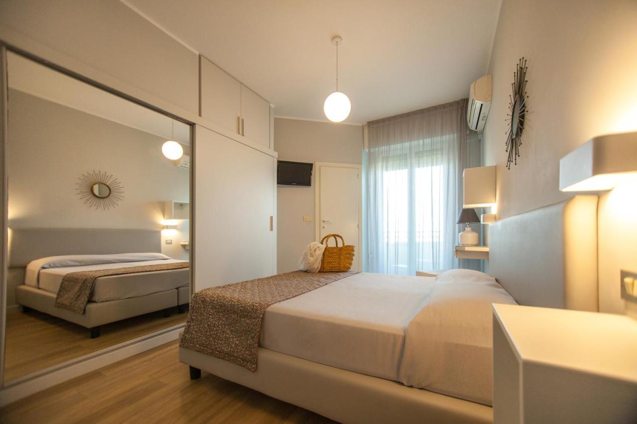 Hotel Brig Riccione Esterno foto